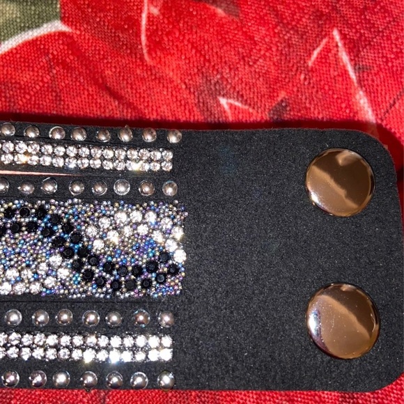 - HD Snap Bling Bracelet - Picture 5 of 7